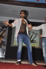 Jackky Bhagnani unveils Rangrezz Gangnam video at Dharavi slums in Mumbai on 4th March 2013 (30).JPG